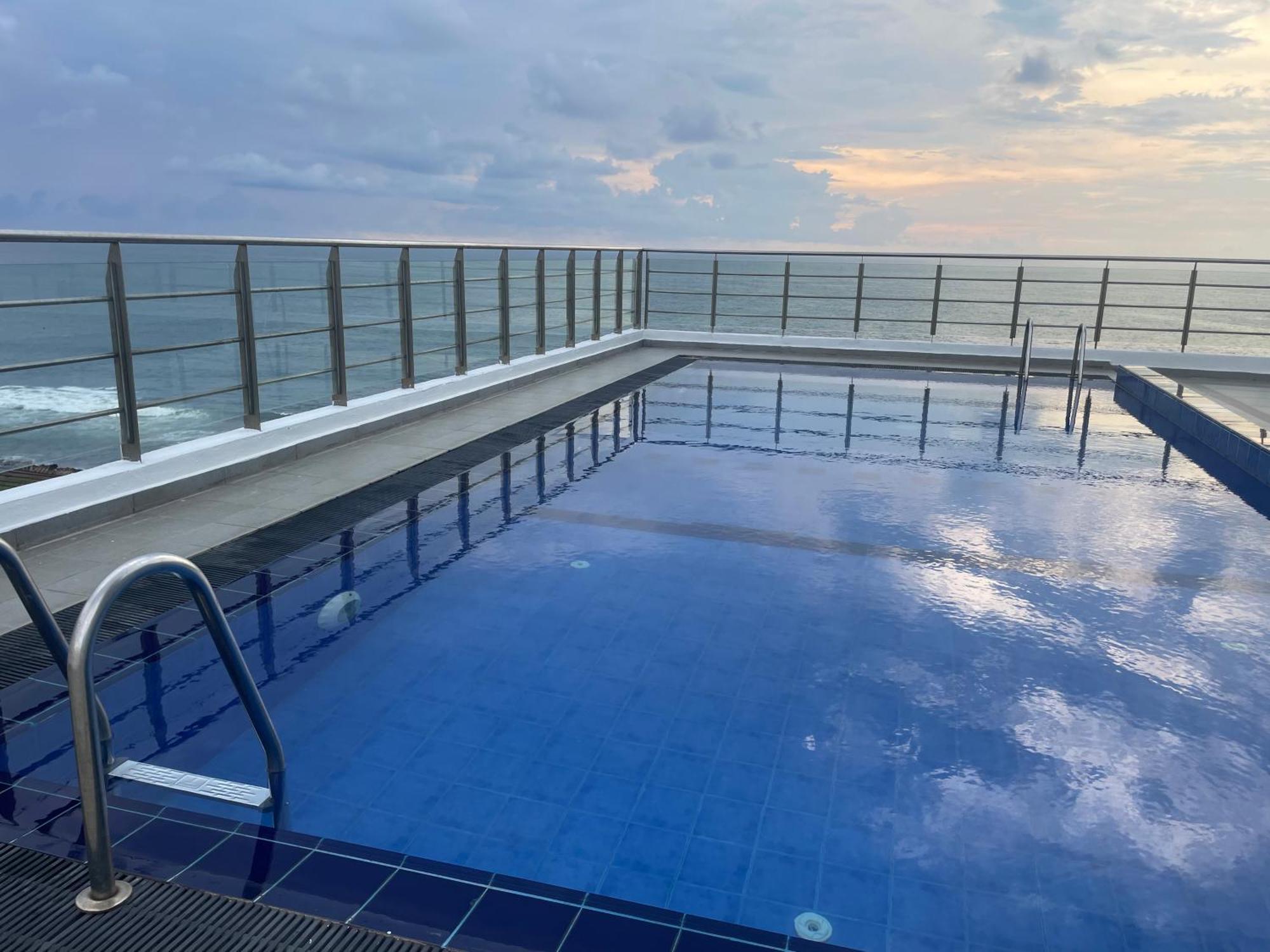 Spectacular Sea View 3 Bedrooms Apartment 콜롬보 외부 사진